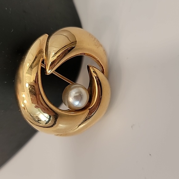 Vintage Elegant Goldtone Napier Brooch Pin - Picture 2 of 7